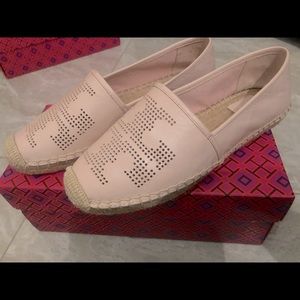 NEW CONDITION-NIB PERFORATED LOGO FLAT ESPADRILLE